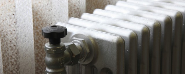 老式暖气堵了怎样办 暖气管有气应该怎样放
