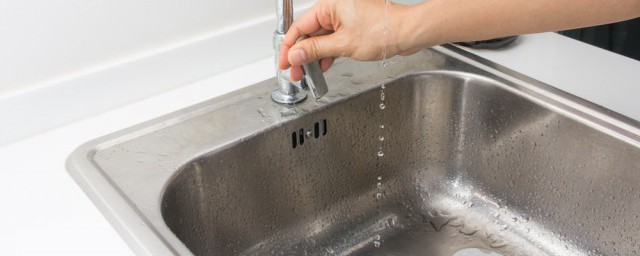 清洗不锈钢水槽技巧 不锈钢水槽怎样清洗又干净又快