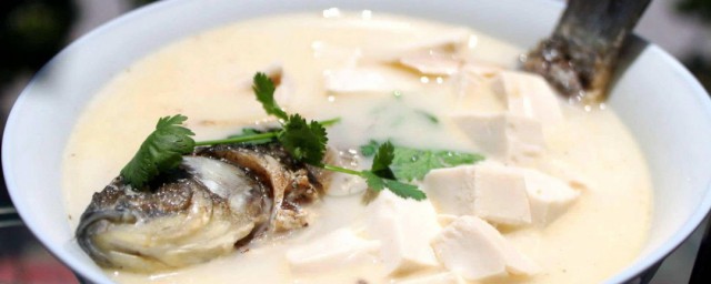 鲫鱼炖干豆腐怎样弄 鲫鱼炖干豆腐做法