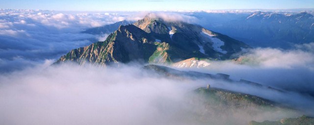 会当凌绝顶一览众山小写的是哪座山 会当凌绝顶出自那首诗