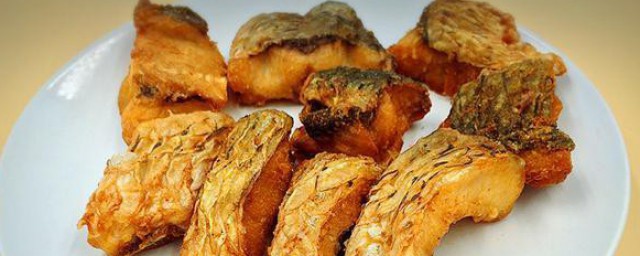 怎样炸鲤鱼块好吃又简单 炸鲤鱼块的烹饪技巧