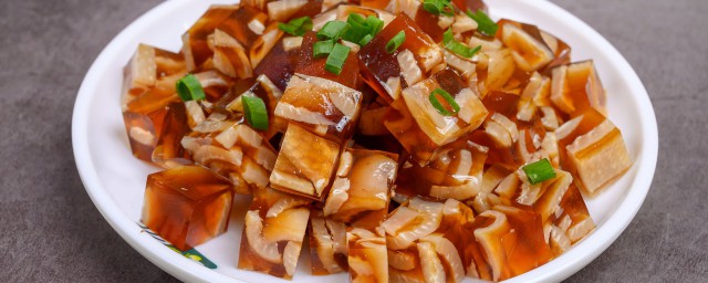 肉皮冻做法 教你在家做Q弹的猪皮冻