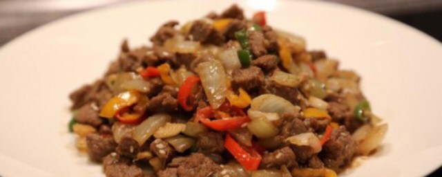 孜盐洋葱炒牛肉 孜盐洋葱炒牛肉的做法次序