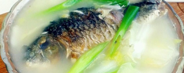 鲫鱼土豆炖白菜的做法 鲫鱼土豆炖白菜怎样做