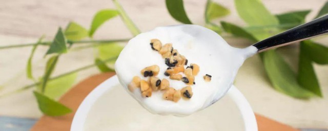 花生酸奶片怎样做 花生酸奶片制作的次序有哪些