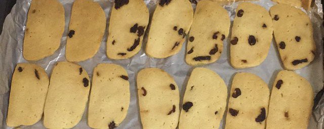 打发坏的奶油如何做饼干 打坏了的淡奶油做越蔓莓饼干办法介绍