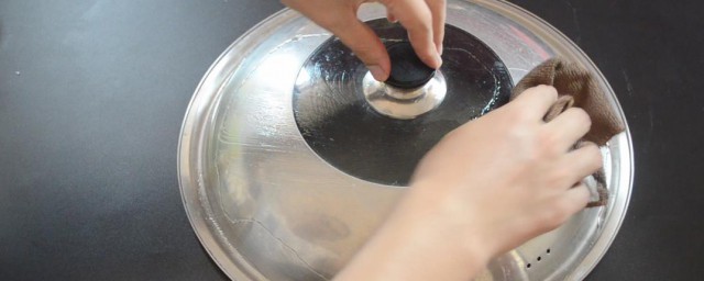 清理油渍的小技巧 清理油污的小妙招有哪些呢