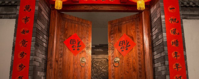 贴对联的福字怎样贴 春联的福字精确贴法