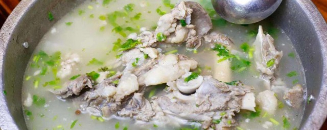 制作羊肉汤的技巧 羊肉汤的做法如下