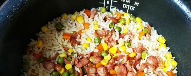 做腊肠饭美食教程 做腊肠饭美食步骤