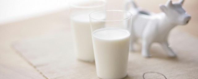 吃牛奶能有母乳吗 哺乳期喝纯牛奶下奶吗