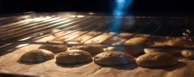 电烤箱烤烧饼如何做 好吃的芝麻烧饼做法分享