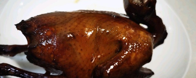 烤乳鸽如何才能脆皮 烤乳鸽的做法介绍