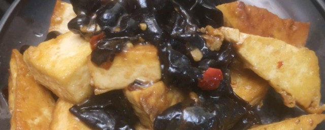 木耳炒油豆腐 木耳炒油豆腐做法简介