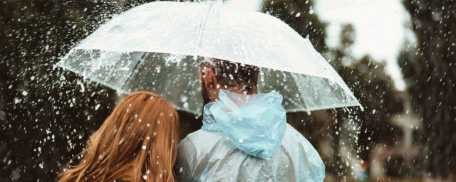 下雨天睡觉的心情说说 下雨天睡觉的句子