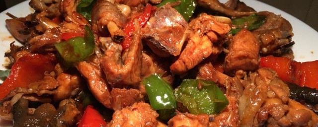 蘑菇炒鸡块怎样做好吃 蘑菇炒鸡块做法