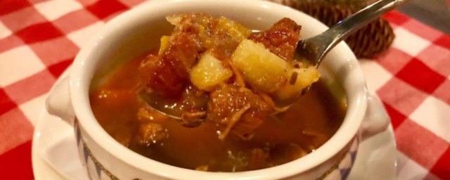 匈牙利红烩牛肉的做法 匈牙利红烩牛肉的做法简单简介