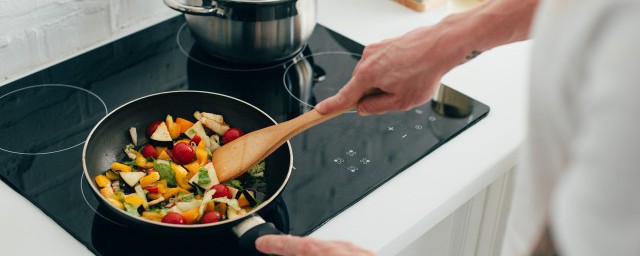 香菇腊肉焖饭怎样弄 香菇腊肉焖饭的做法