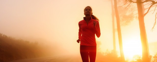 女生4x100米跑步小技巧 4×100米跑的技巧有哪些