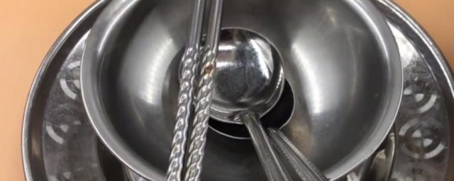 不锈钢餐具使用有哪些注意事项 使用不锈钢餐具时忌讳事项