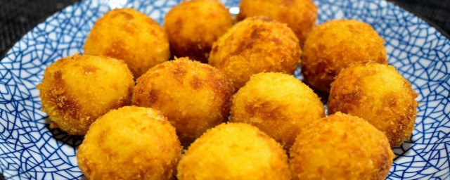 土豆丸子怎样做 土豆丸子做法如下