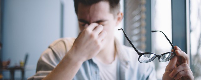 经常转动眼球真的能治近视吗 转动眼球有助于恢复治近视吗