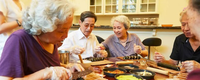 赞美老年人发挥余热的句子 赞美老年人发挥余热的句子有哪些