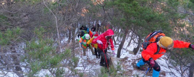 在山区迷路时如何办 在山区迷路了该如何走出去