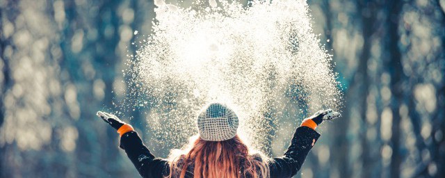 2023年下雪天发朋友圈的句子 下雪的时候怎样表达呢