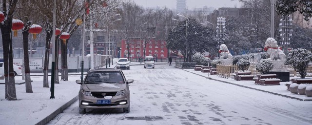 车轱辘被冰冻住了怎样解决 简介车轱辘被冰冻住了怎样解决