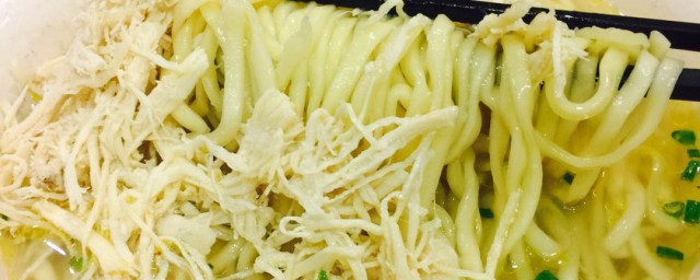 鸡丝酸菜面的制作方法 鸡丝酸菜面的制作方式分享