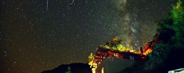 星空迷上山野有雾有灯也有归人什么意思 星空迷上山野有雾有灯也有归人意思解析