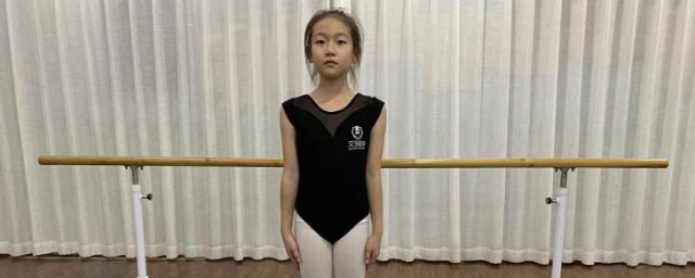 站姿训练的常用技巧有哪些 站姿有什么训练技巧
