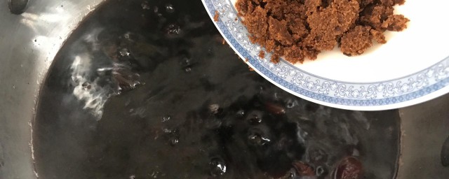 红糖黑豆姜蛋汤怎样做 红糖乌豆姜蛋汤的做法次序