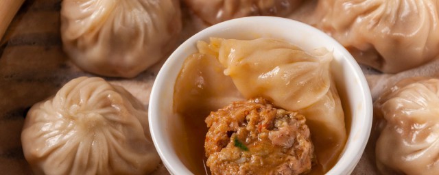 牛肉和哪种蔬菜包包子 牛肉馅怎样调