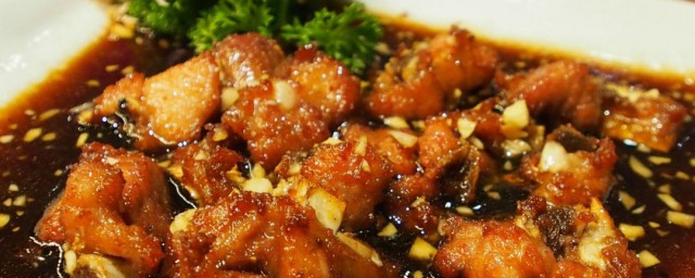 炖排骨和菌菇怎样做 制作炖排骨和菌菇的技巧