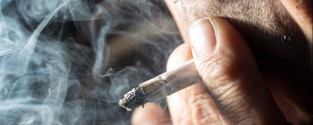 快速去除嘴巴里烟味 想要口气清新可以这样做