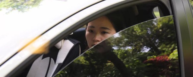 没空调的车内怎样降温 没空调的车内降温技巧