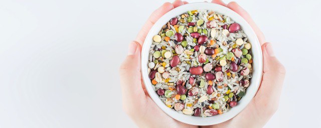 八宝饭可以用微波炉热吗 怎样用微波炉热八宝饭