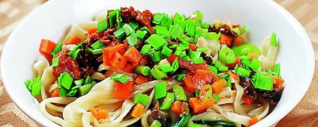 捞面花椒油的家常制作方式 家常快手的花椒油拌面的做法