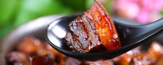 红绕猪肉怎样做好吃 红烧肉炖土豆的做法次序