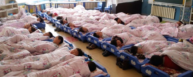 怎样给新生儿做早期教育 怎样对新生儿做早期教育