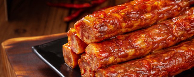 香肠表面有一层白霜怎样处理 香肠表面有白色怎样处理
