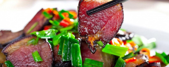 湖南腊肉炒菜技巧 湖南腊肉炒菜做法简介