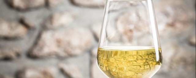白葡萄酒怎样喝口感好 怎样能让白葡萄酒口感好