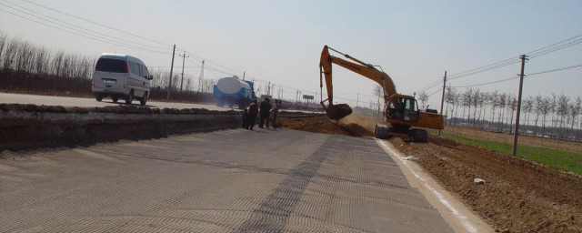 公路常用的软土加固方式 高速公路软土路基的加固技术