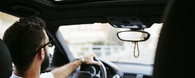 冬天车门窗结冰怎样解决 车窗结冰了怎样办