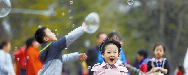 为什么阴雨天气肥皂泡不容易破裂 阴雨天气肥皂泡不容易破裂原因