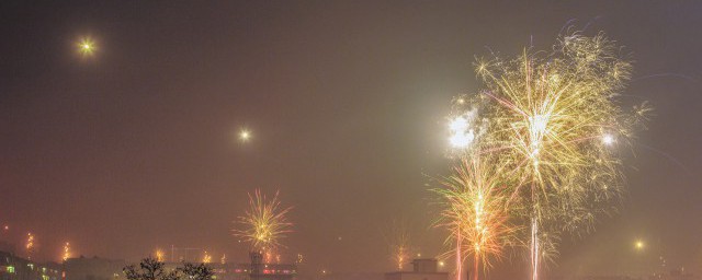 适合除夕配烟花的发朋友圈的句子 有关烟花的唯美句子