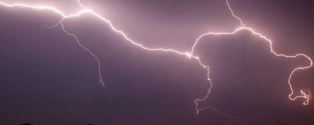 遭到雷雨天气时避险技巧 雷雨天气必须掌握的避险知识